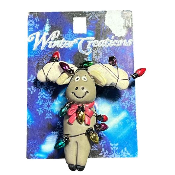 Moose Pin/Brooch Resin Holiday Christmas New Year’s Eve 2" Lights Scarf Festive - Picture 1 of 4